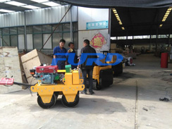 福瑞得機(jī)械手扶雙輪壓路機(jī)，二次結(jié)構(gòu)澆筑泵及時(shí)包貨